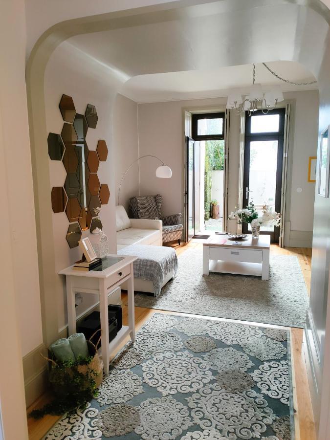 Historic - With Private Patio Apartment *