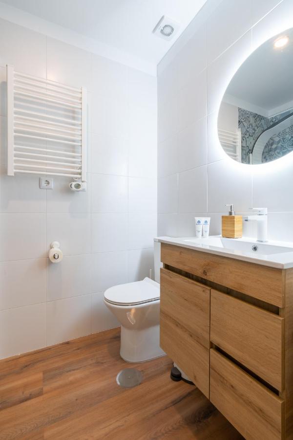 Fantastic Contemporary Flat W/ Balcony Apartment *