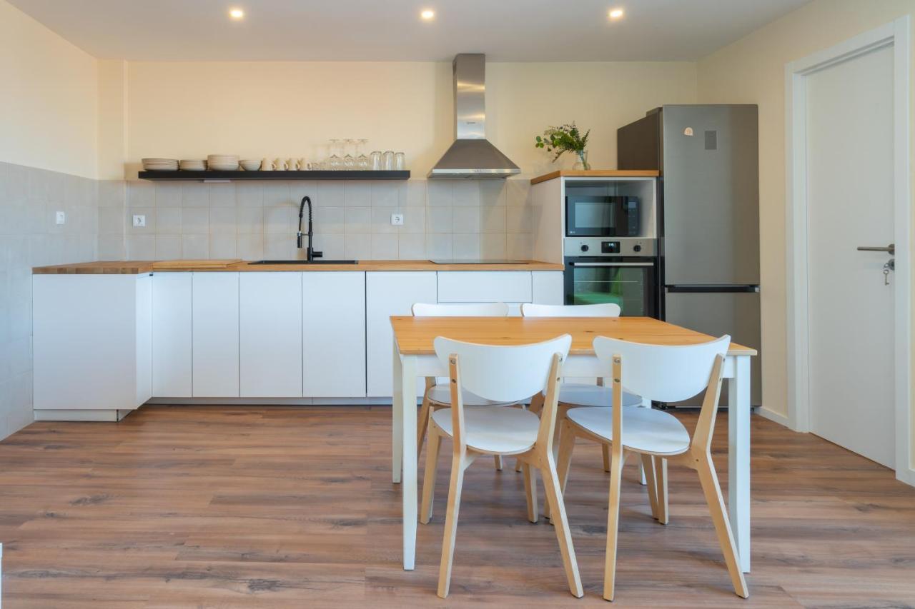 Fantastic Contemporary Flat W/ Balcony Apartment *