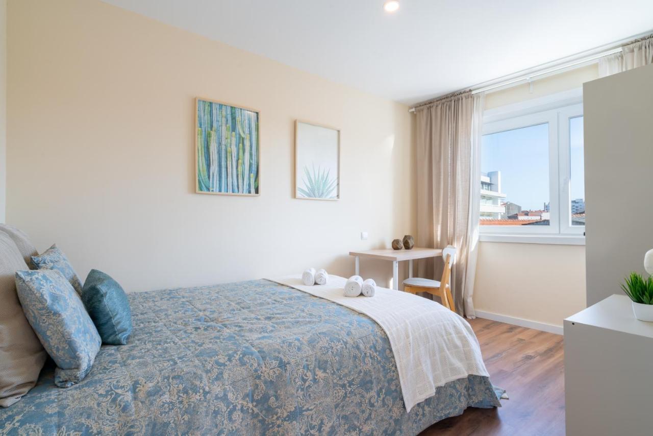 Fantastic Contemporary Flat W/ Balcony *