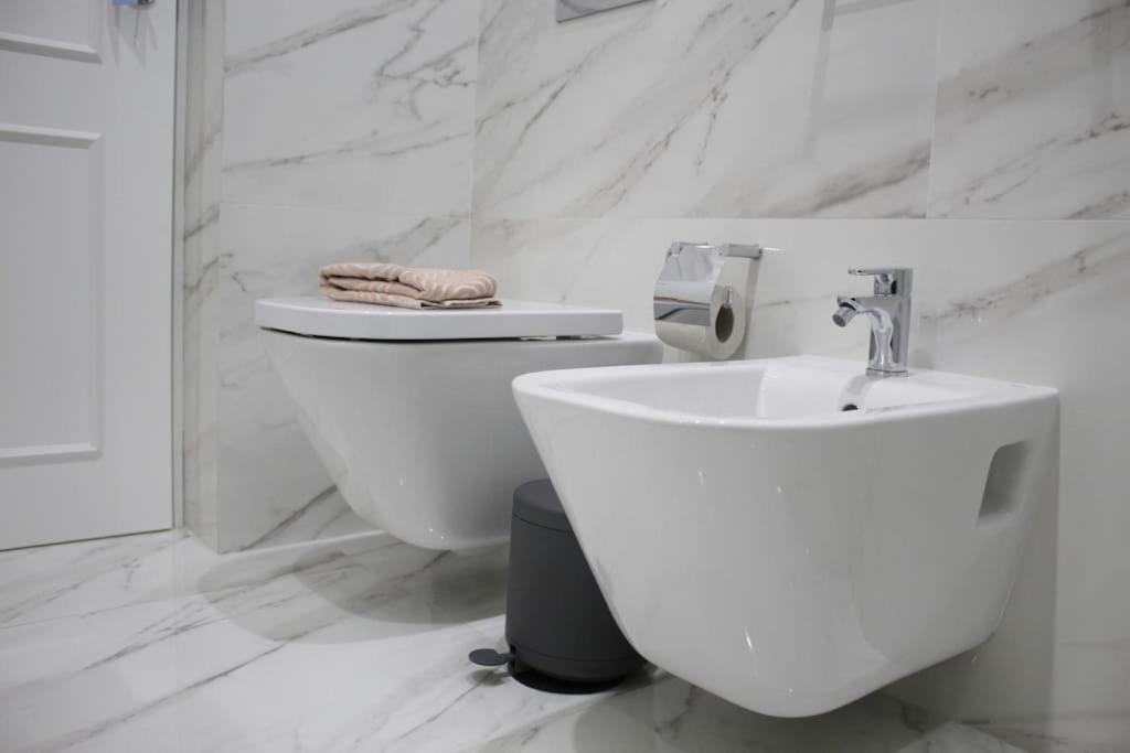 Almada Glamorous & Chic Oporto Downtown Apartment