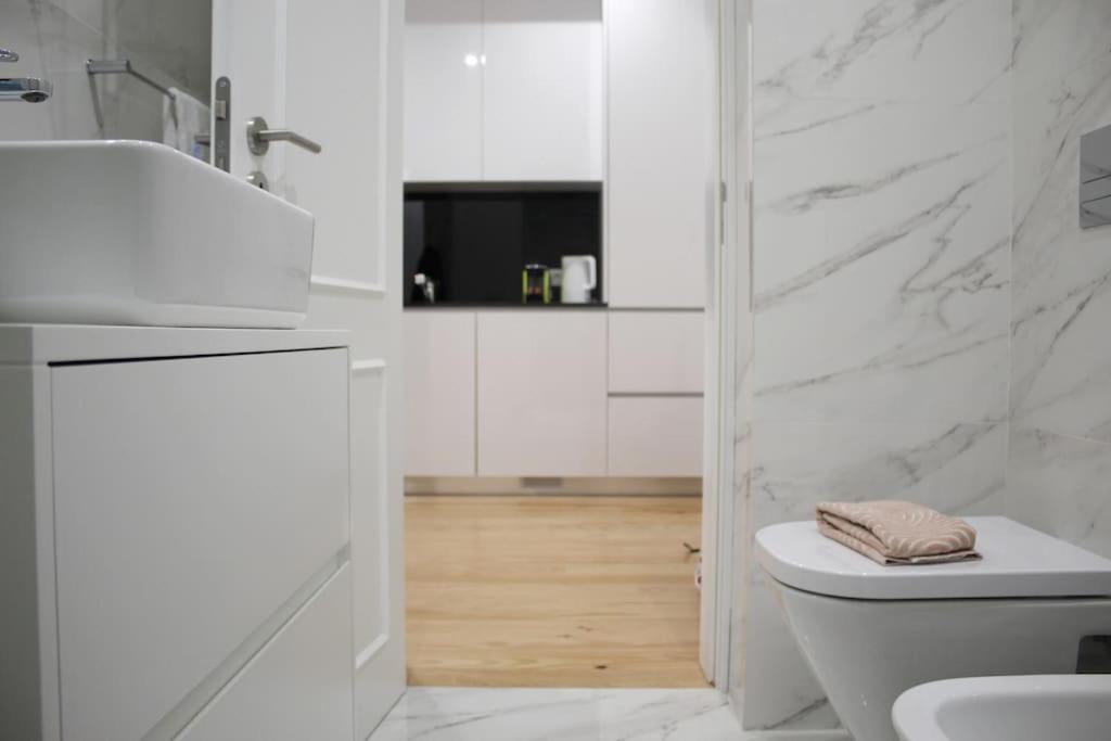 Almada Glamorous & Chic Oporto Downtown Apartment