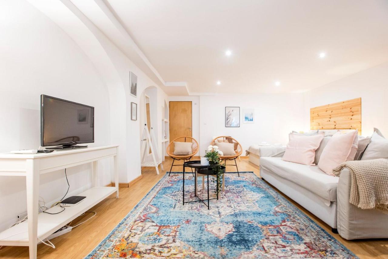 Apartment Almada Hideaway W/ Ac & Private Pool By Lovelystay Porto