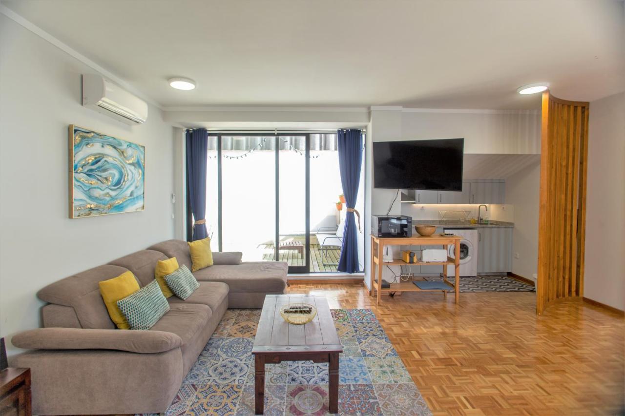Republica Square By Hosts Apartment