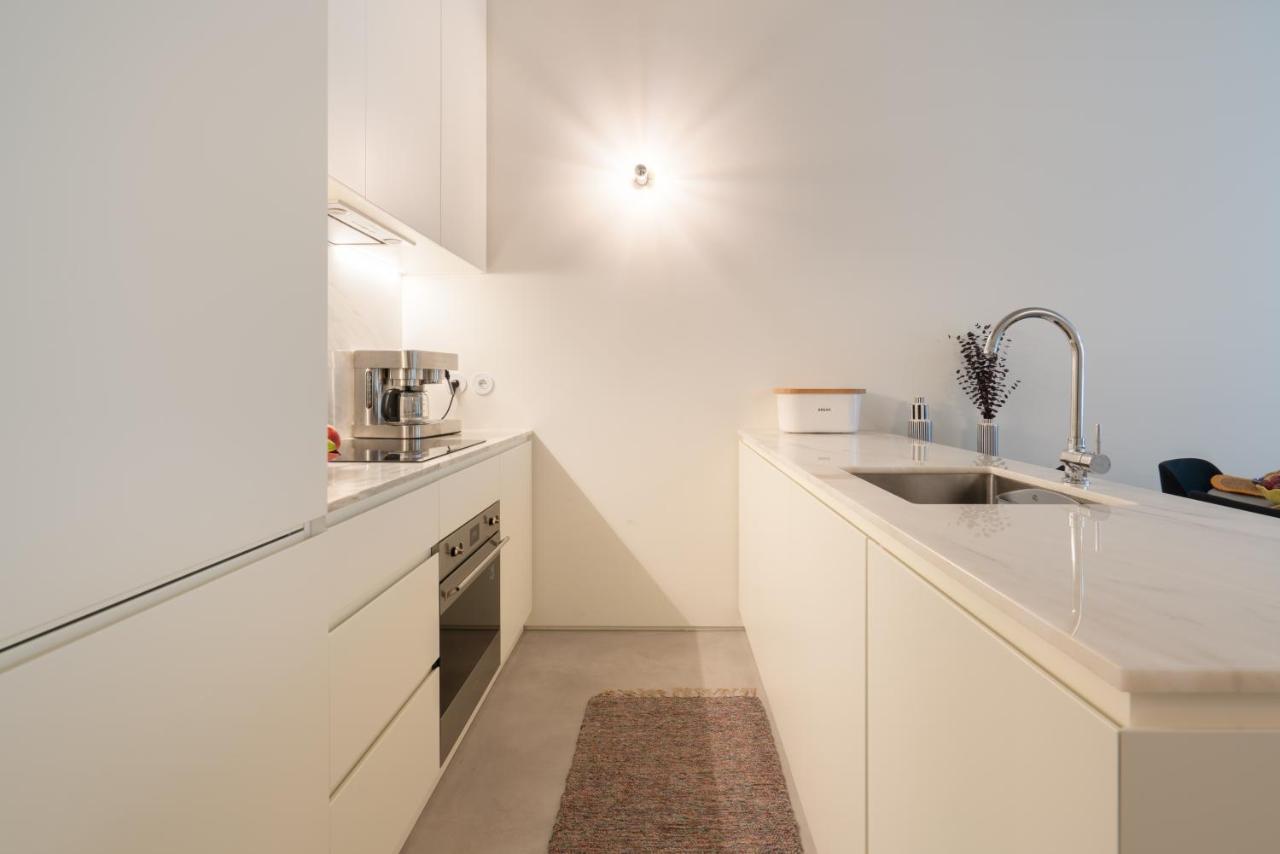 Apartment Host Wise - Luxurious Private Flats - Balcony *