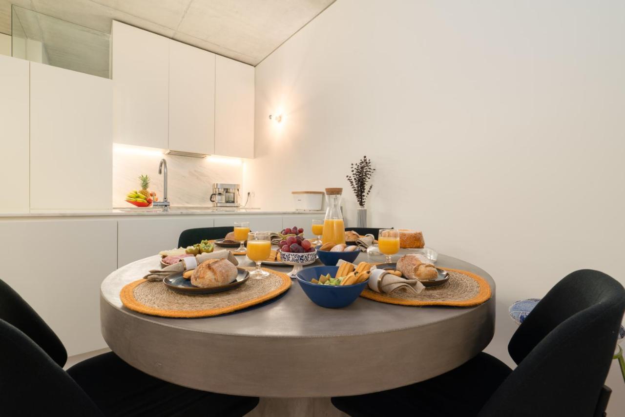 Apartment Host Wise - Luxurious Private Flats - Balcony *