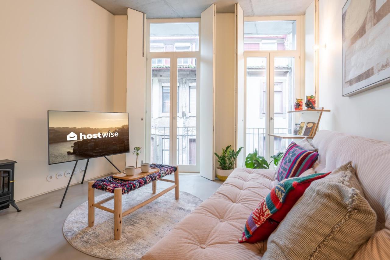 Host Wise - Luxurious Private Flats - Balcony Apartment