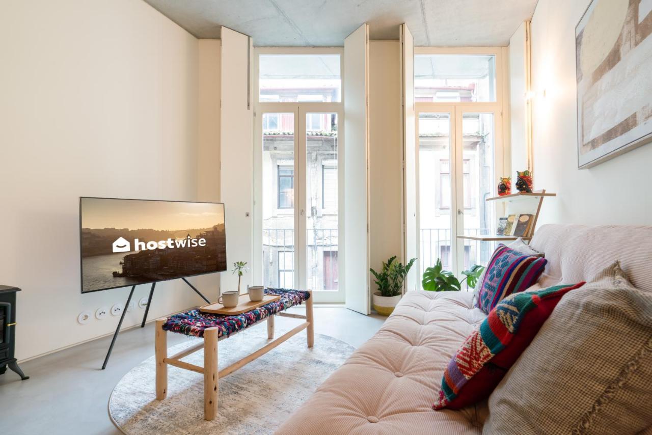 Host Wise - Luxurious Private Flats - Balcony *