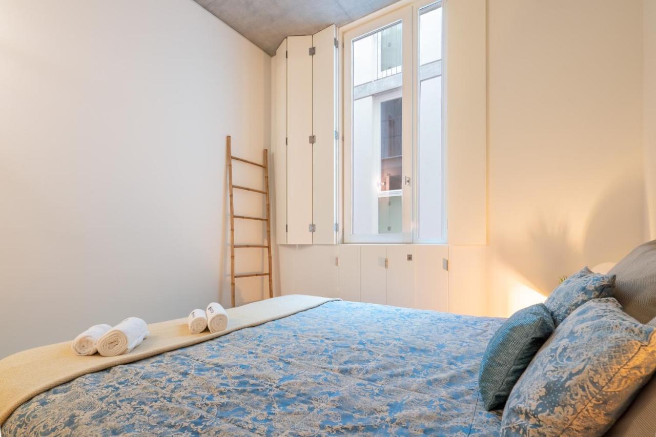 Apartment Host Wise - Luxurious Private Flats - Balcony *