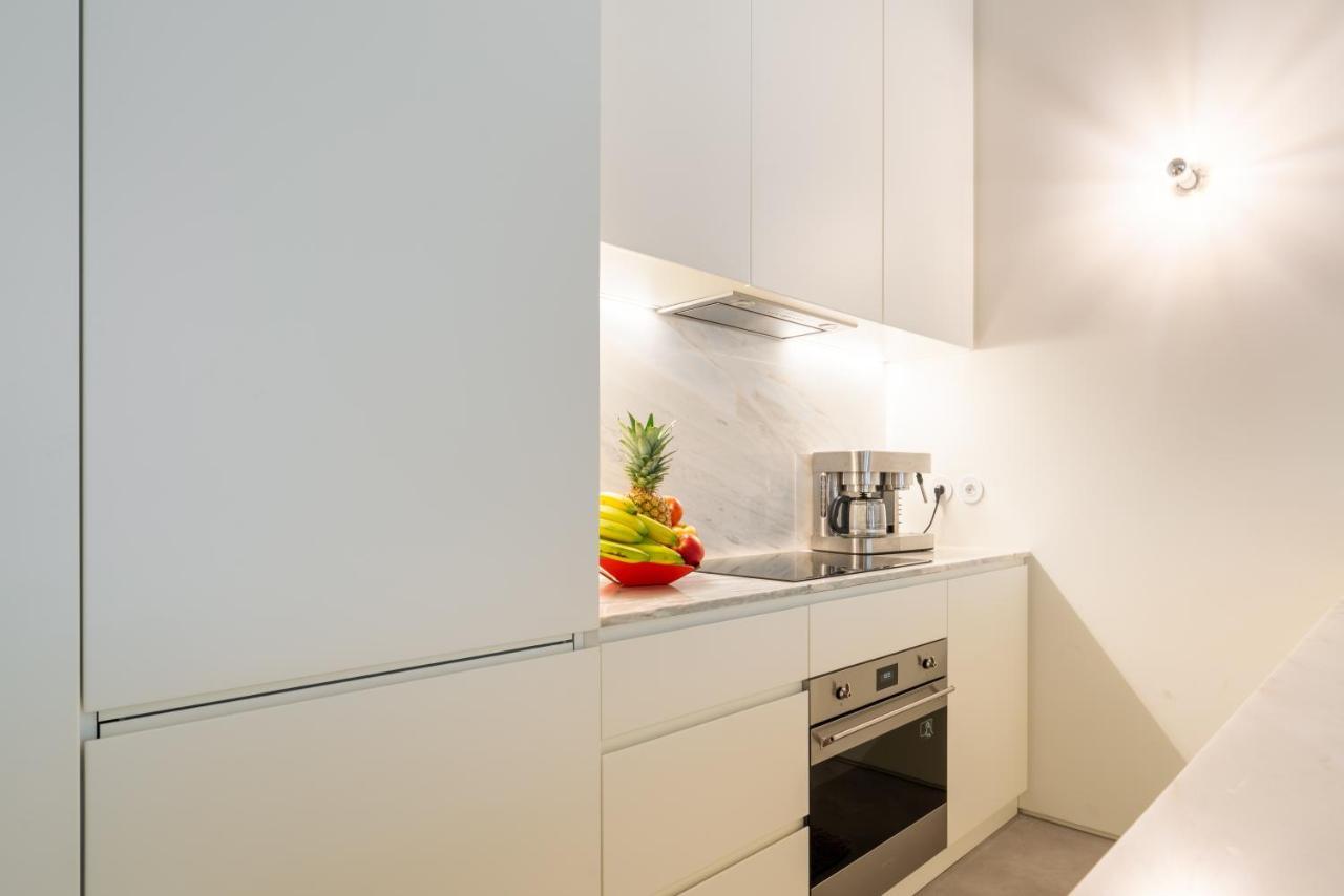 Host Wise - Luxurious Private Flats - Balcony Apartment *