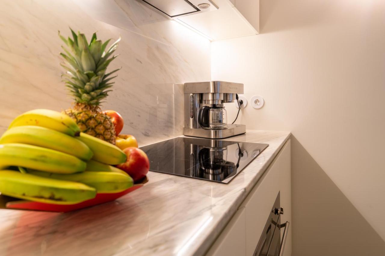 Host Wise - Luxurious Private Flats - Balcony