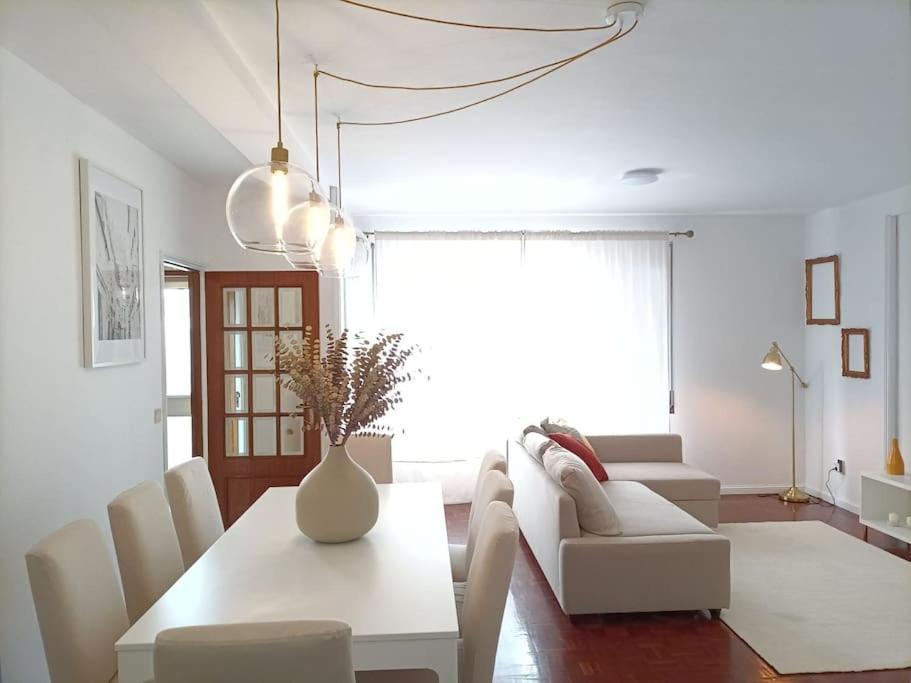 White Glam Ap Apartment