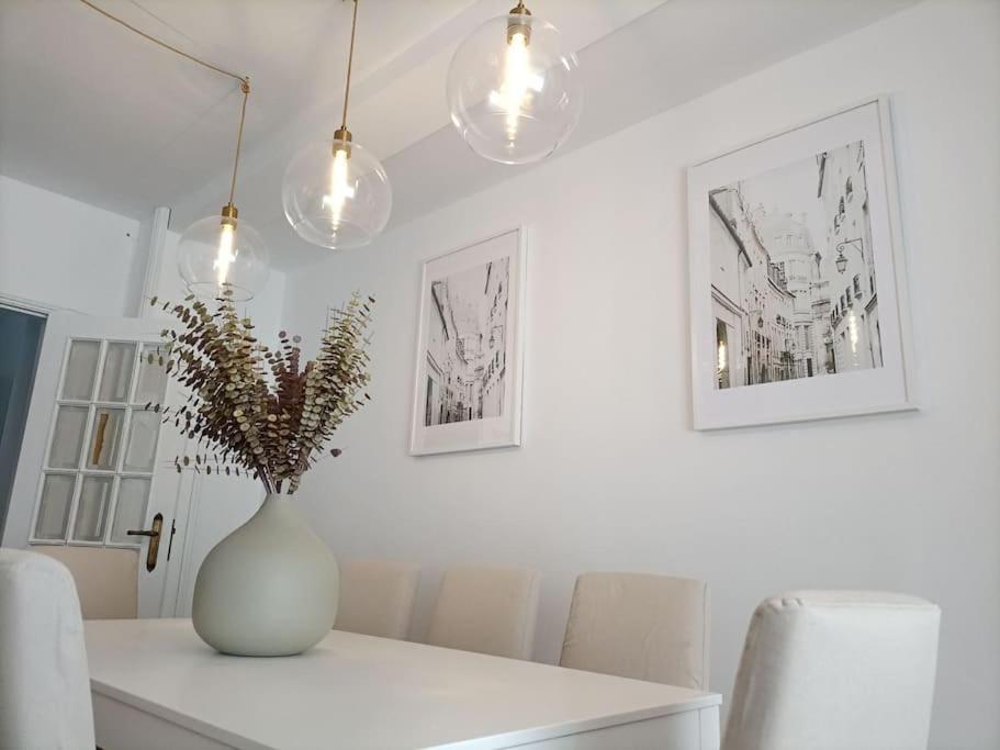 White Glam Ap Apartment