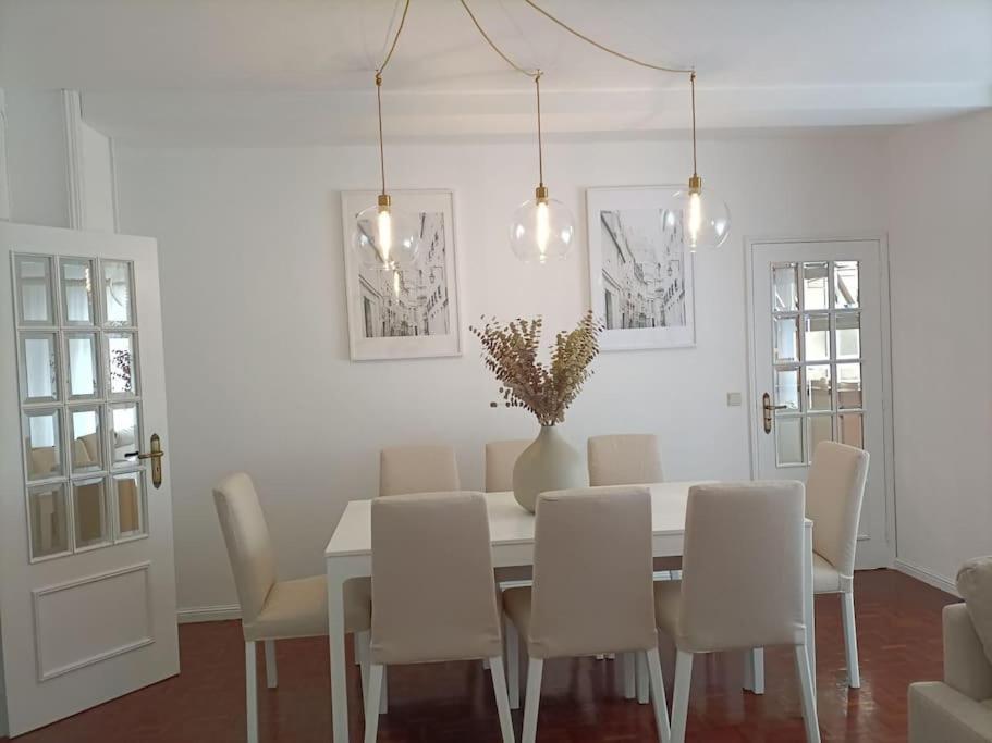 White Glam Ap Apartment