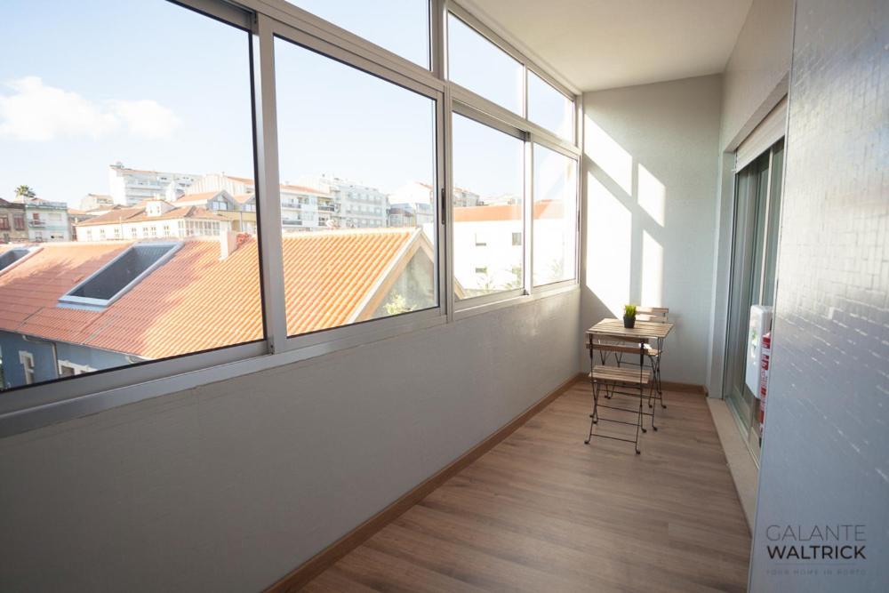 Apartment Downtown 3 Bedroom With Balcony - Quiet Street - Family Friendly - Groups *