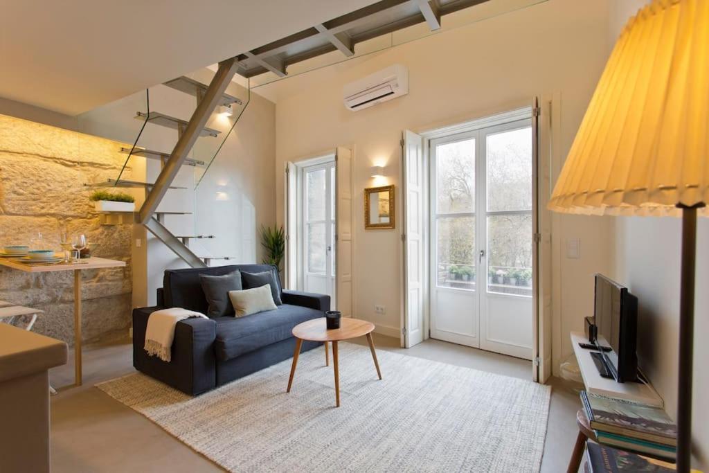 Aposentus - Stylish Downtown Loft Apartment