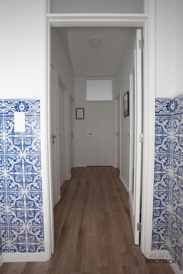 Downtown 3 Bedroom With Balcony - Quiet Street - Family Friendly - Groups Apartment