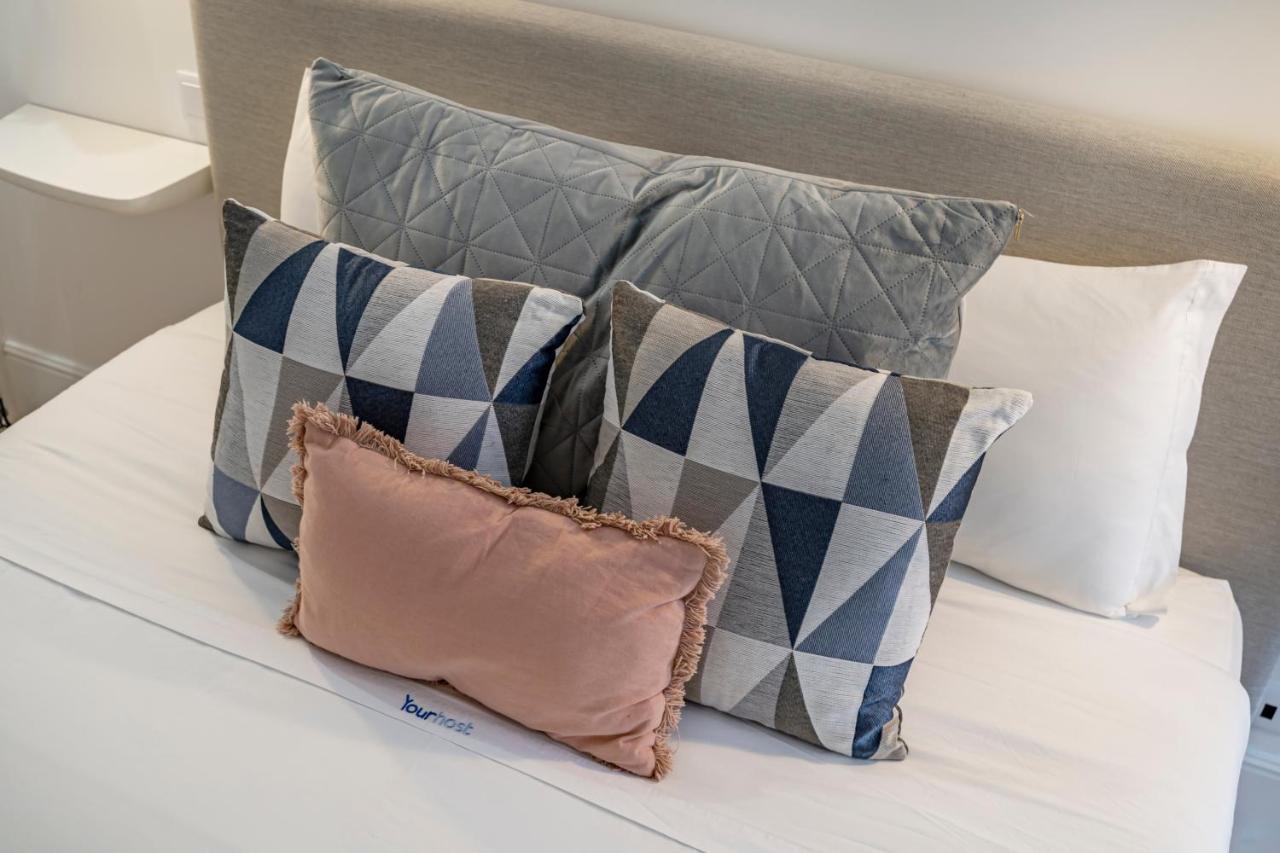 Almada Glamorous & Chic Oporto Downtown Apartment *