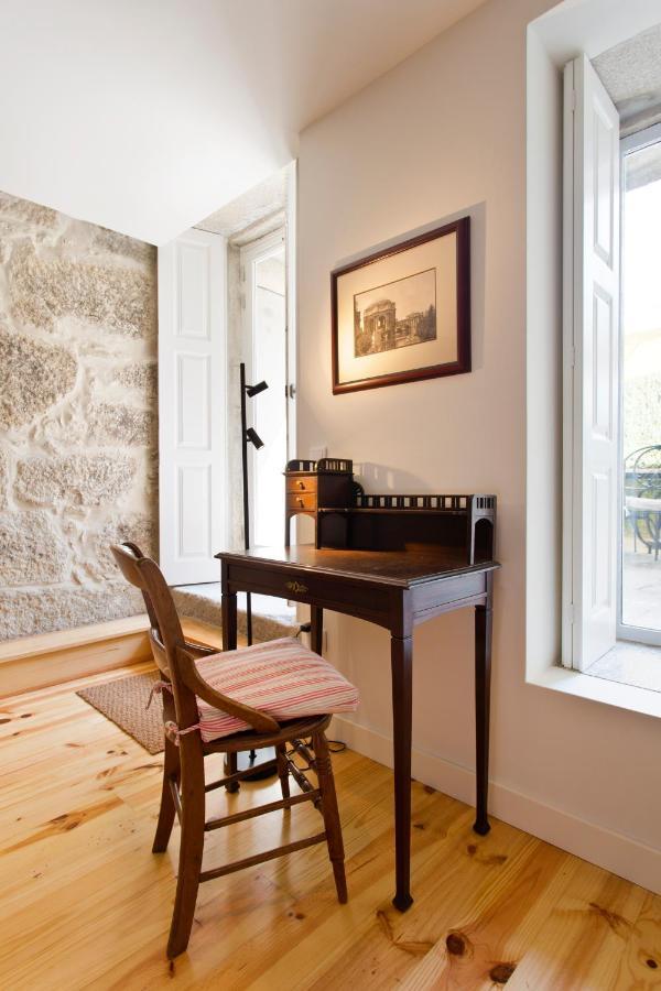 Boutique Rentals- Hidden Garden Porto's Downtown Apartment