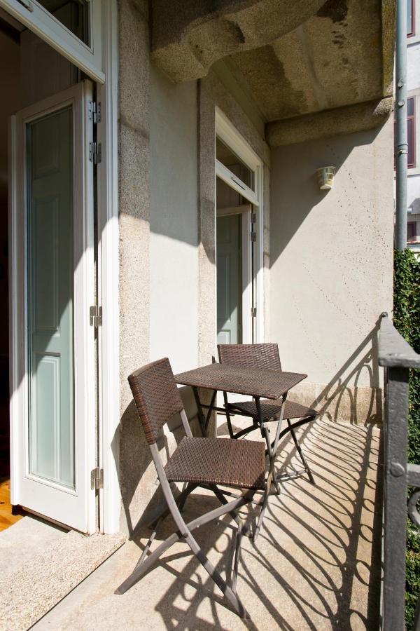 Boutique Rentals- Hidden Garden Porto's Downtown Apartment
