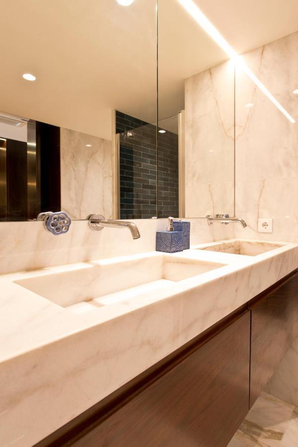 Boutique Rentals- Hidden Garden Porto's Downtown Apartment *