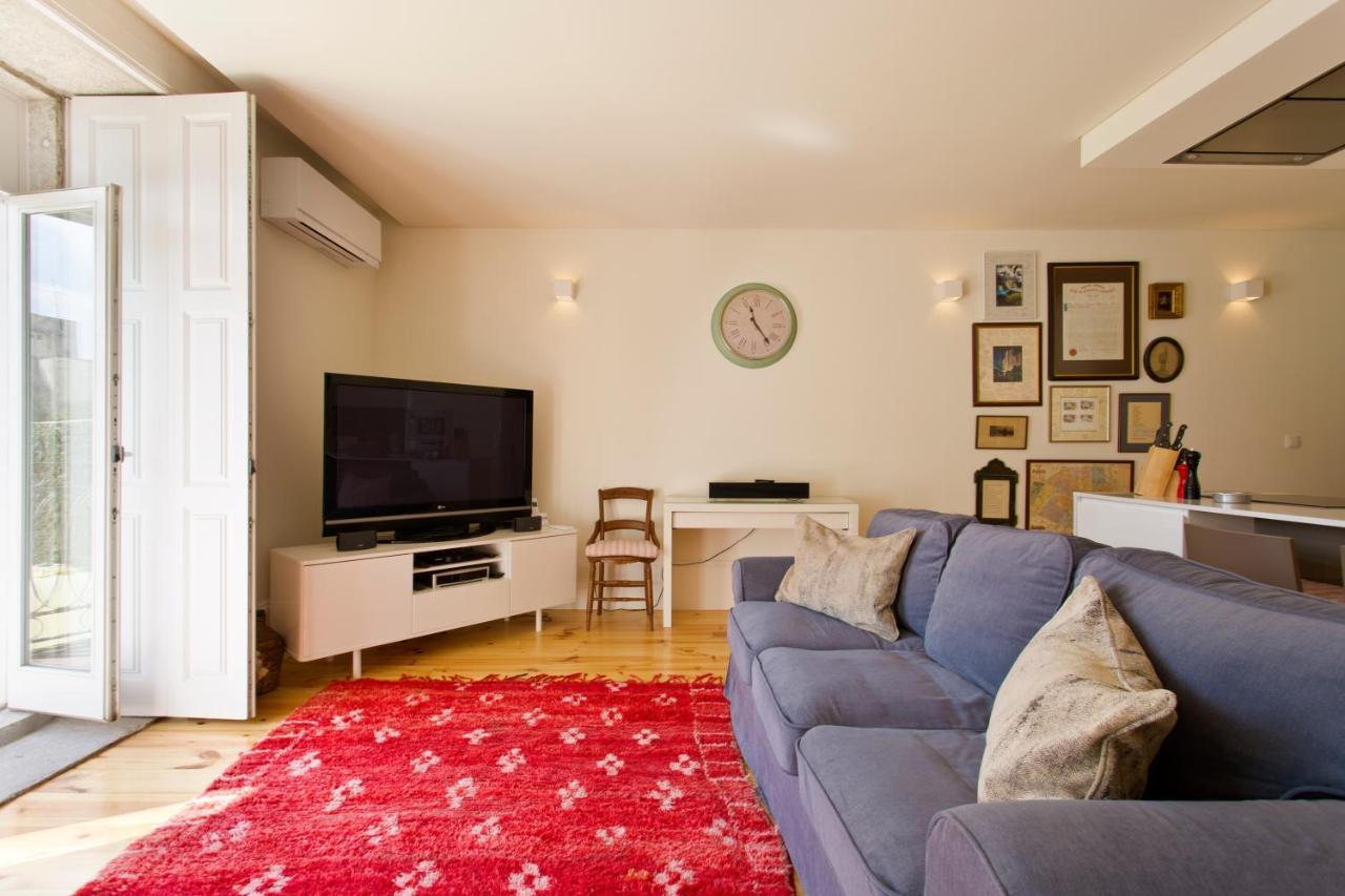 Boutique Rentals- Hidden Garden Porto's Downtown Apartment *