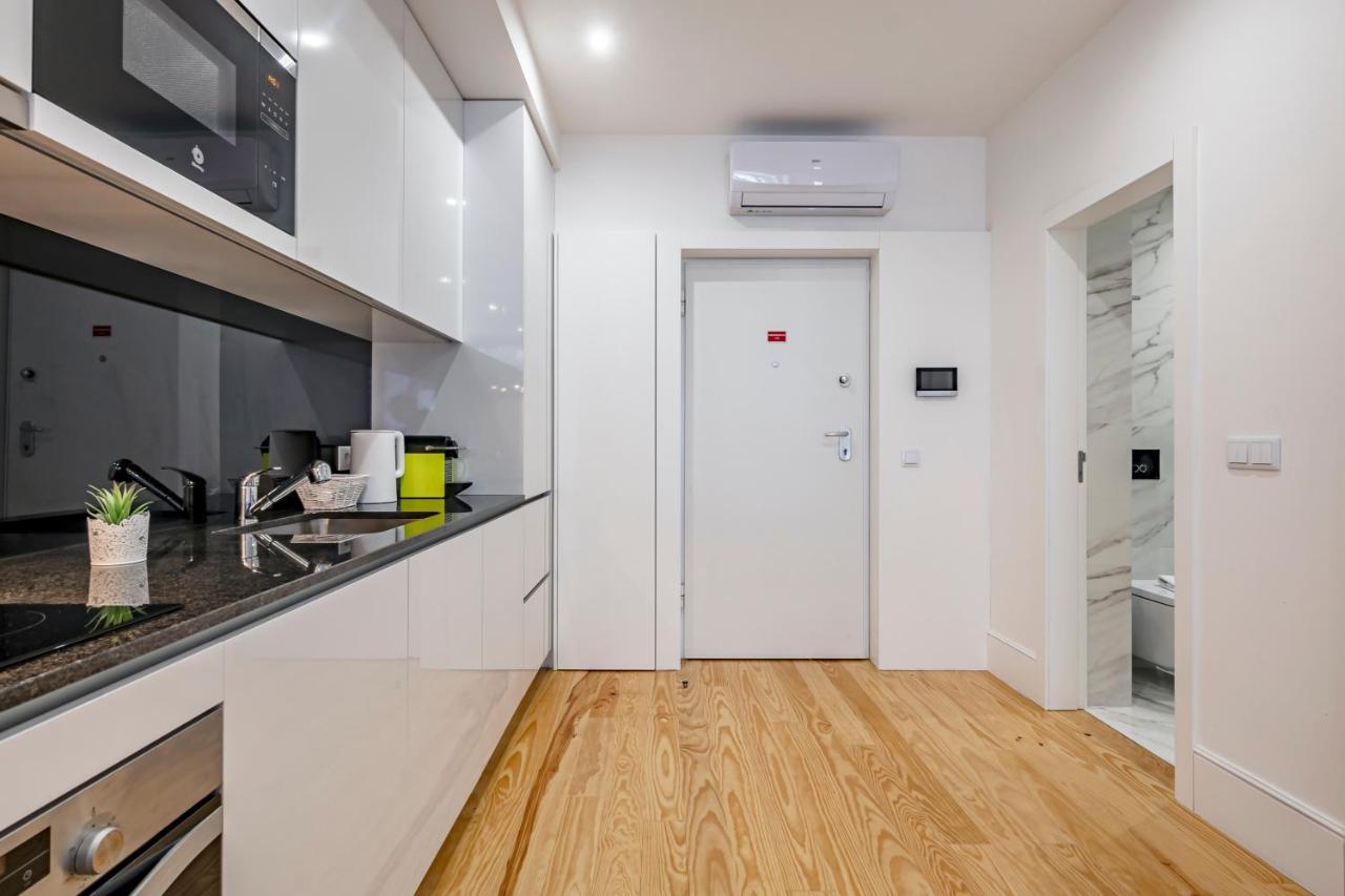 Almada Glamorous & Chic Oporto Downtown Apartment *