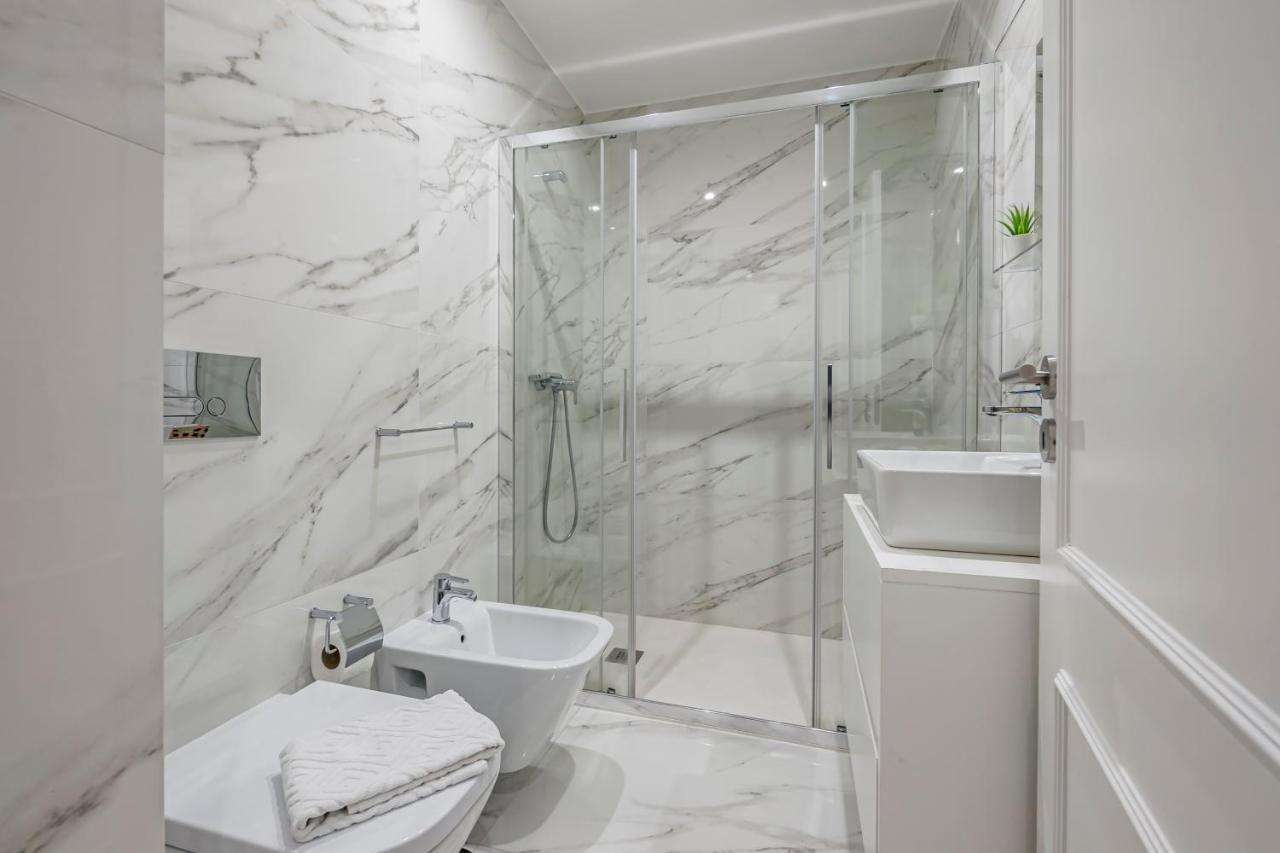 Almada Glamorous & Chic Oporto Downtown Apartment