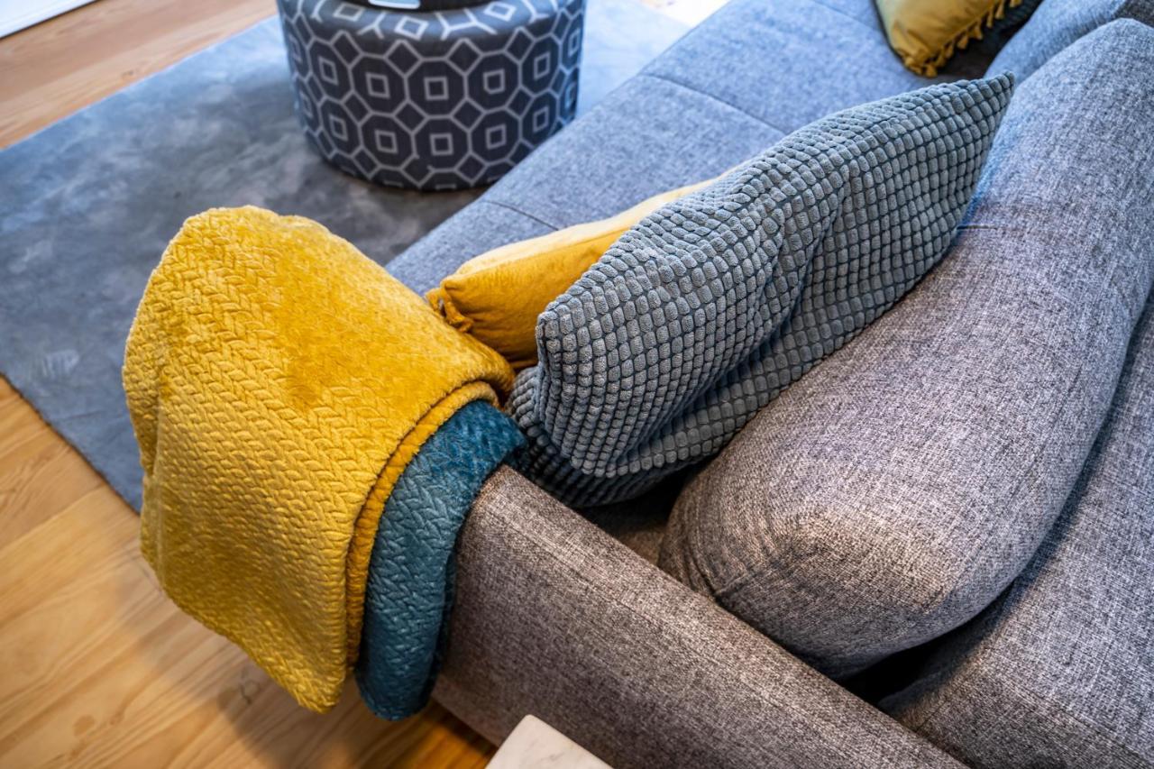 Almada Glamorous & Chic Oporto Downtown Apartment *