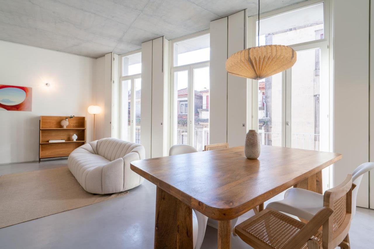 Host Wise - Luxurious Private Flats - Balcony *