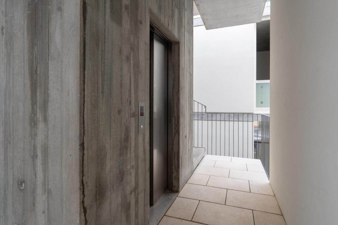 Apartment Host Wise - Luxurious Private Flats - Balcony *
