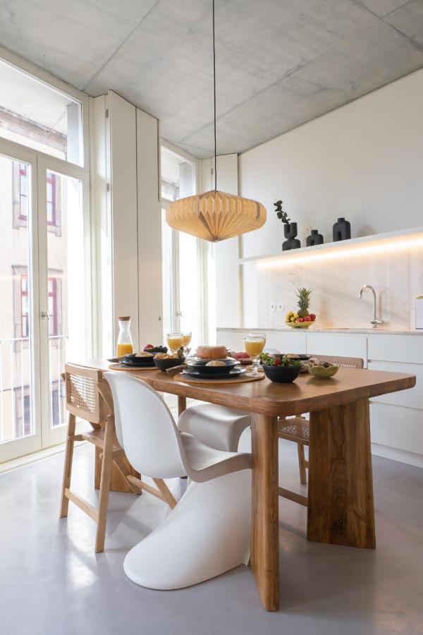Host Wise - Luxurious Private Flats - Balcony Apartment