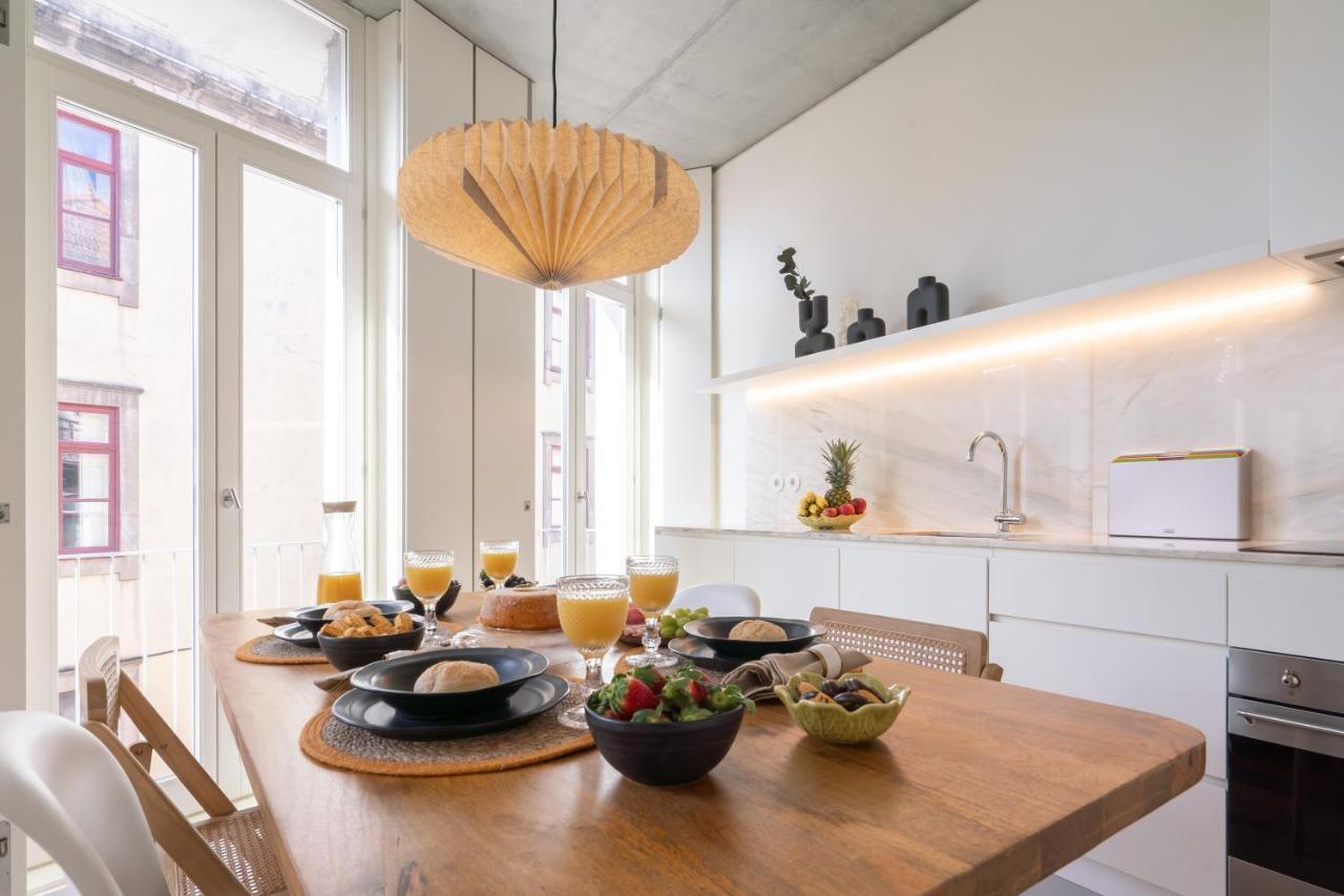 Host Wise - Luxurious Private Flats - Balcony