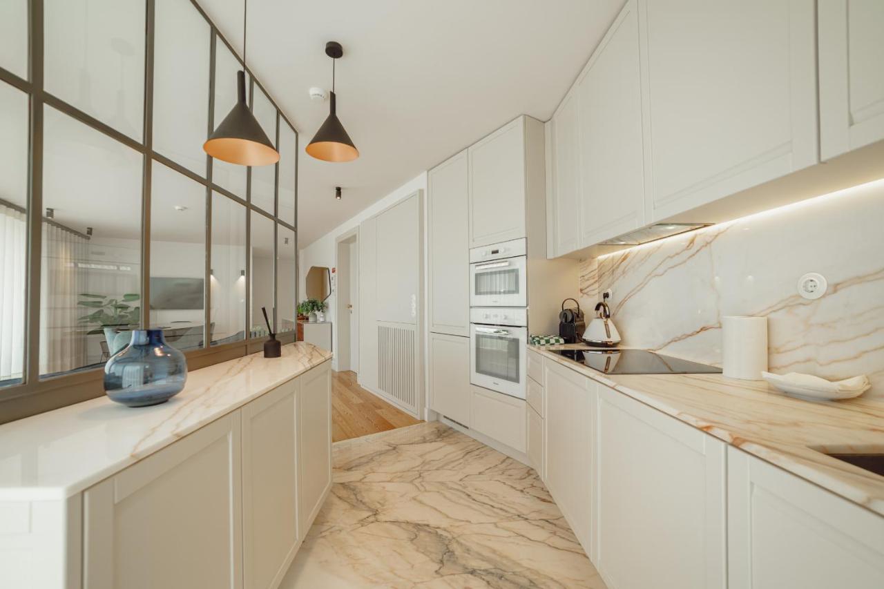 Downtown Penthouse With River View By Vacationy *