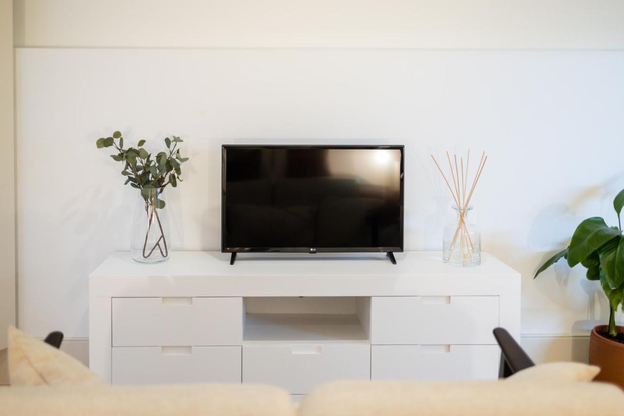 Terracotta Downtown Studio Apartment