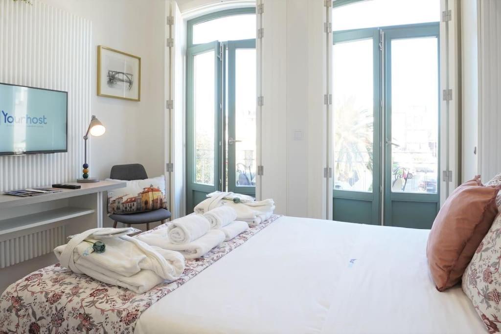 Lovely Balcony Downtown Apartment