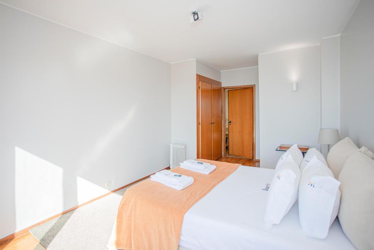 Liiiving In Porto | Sea & River View Apartment Porto