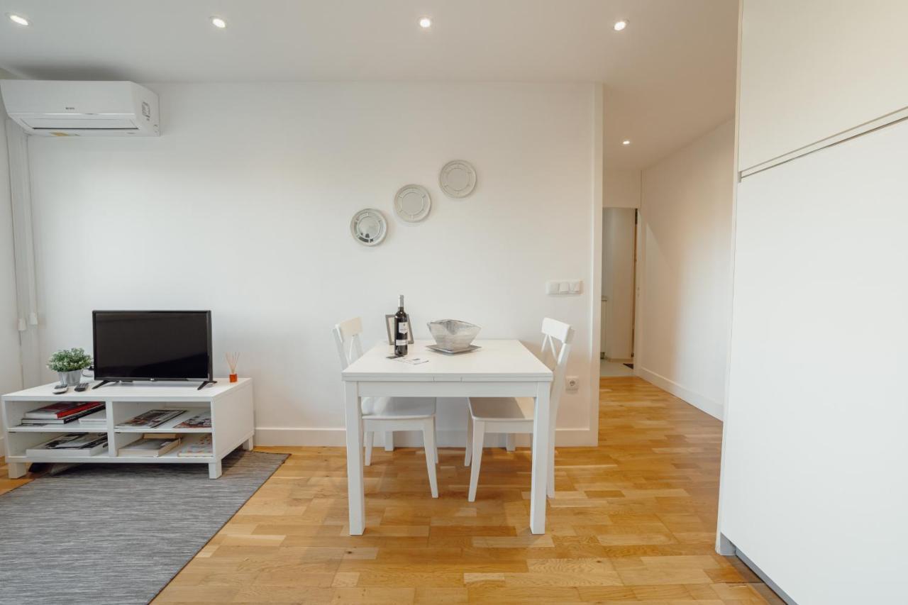 Downtown Stylish With Garage By Vacationy Apartment