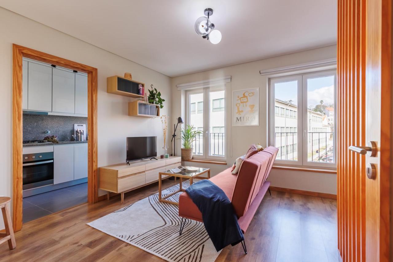 A Pop Of Color By Lovelystay Appartement *