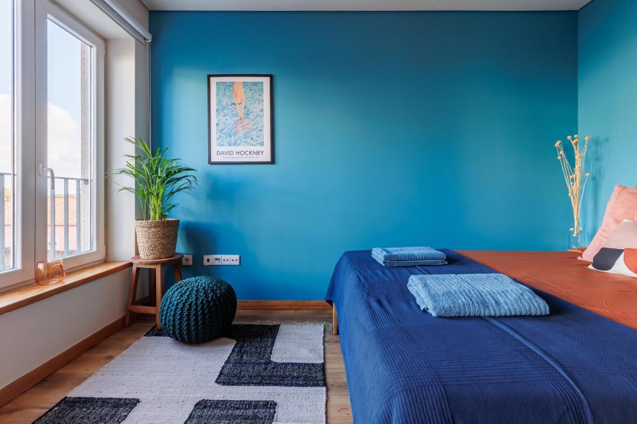 Appartement A Pop Of Color By Lovelystay