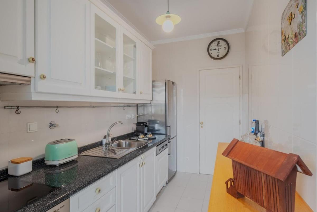 Sunny And Spacious House, 4bd 3bath Downtown Porto