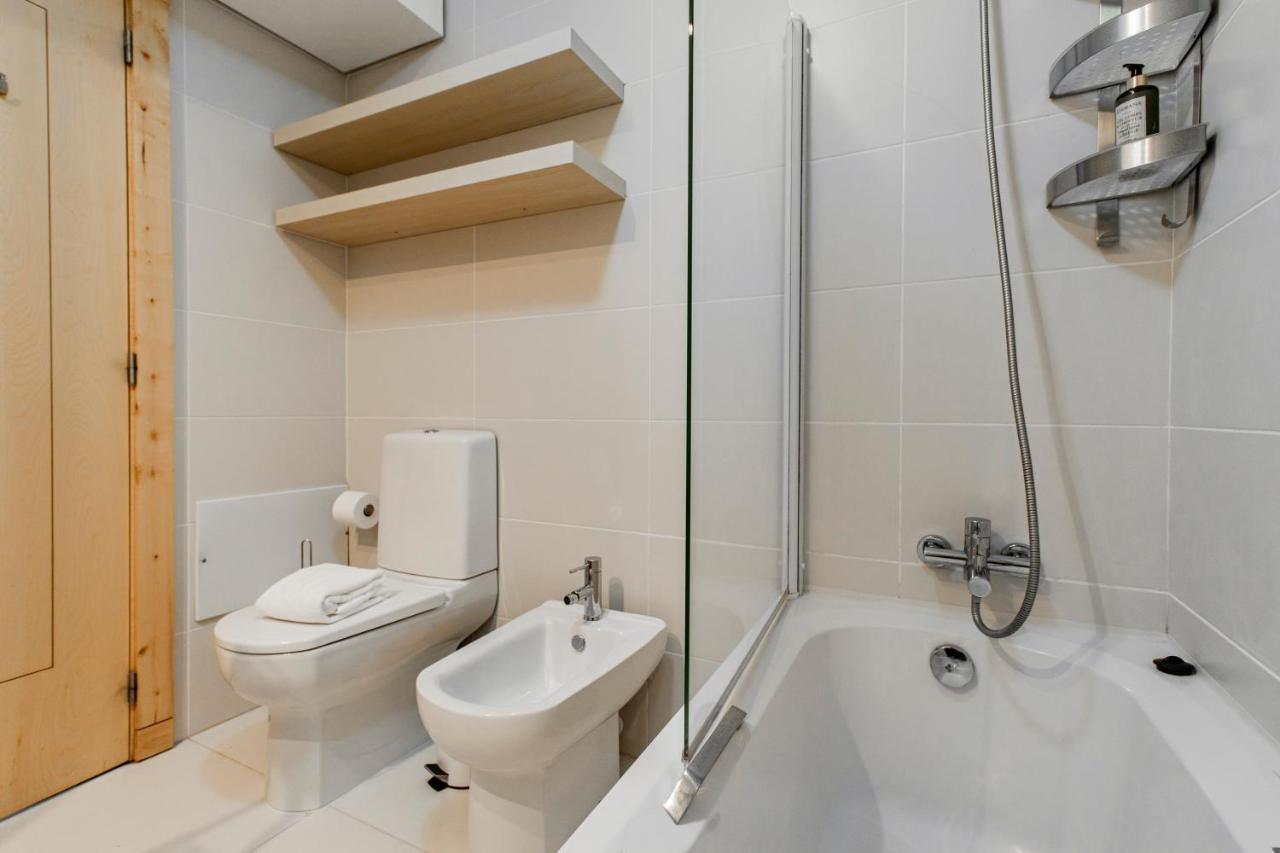Apartamento D. João Iv Com Terraço *