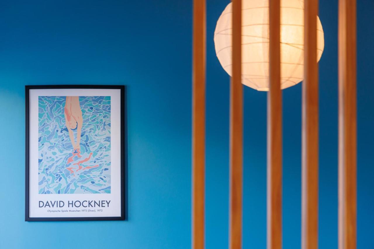 Appartement A Pop Of Color By Lovelystay