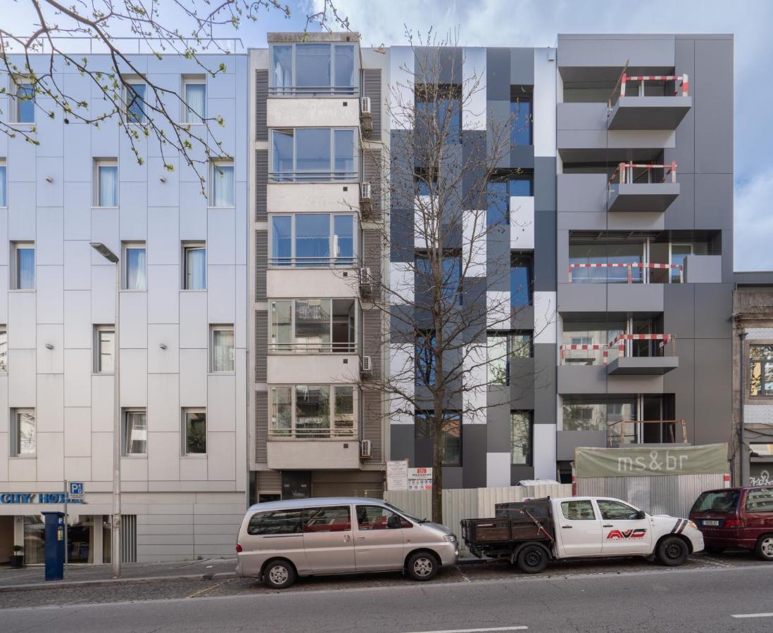 Bright Quiet Flats W/ Terrace *