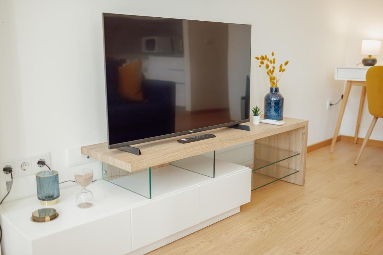 Modern & Stylish By Vacationy Apartment