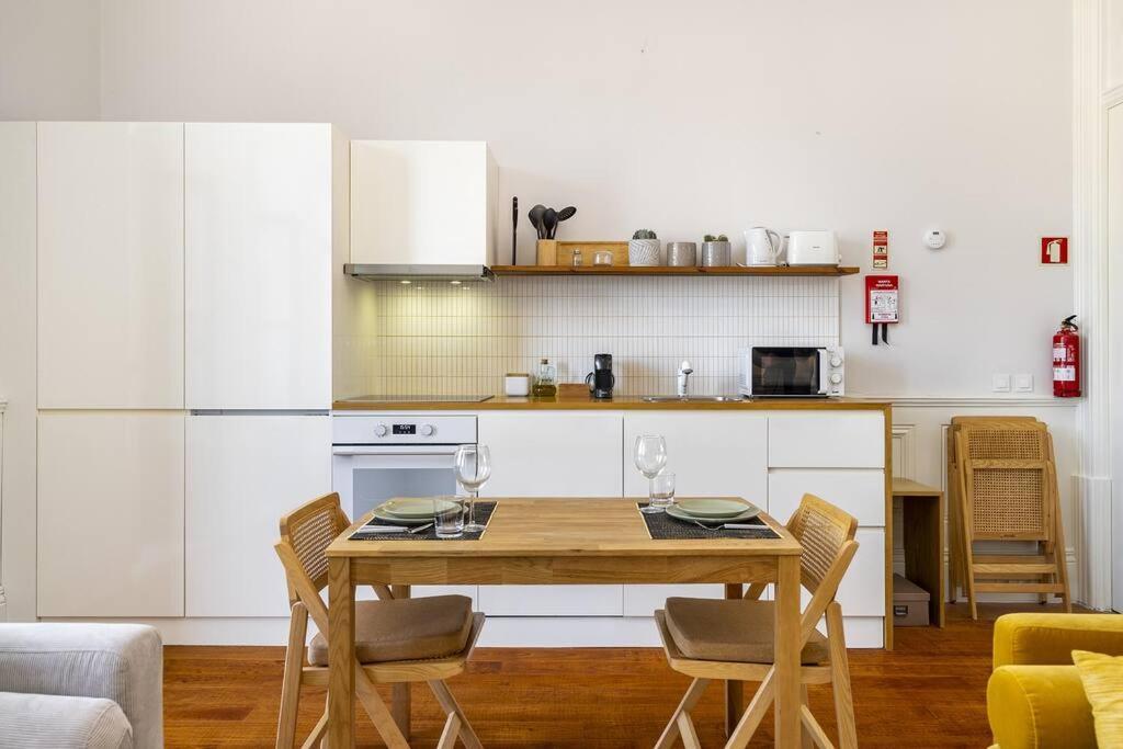 Stylish Downtown Apartment *
