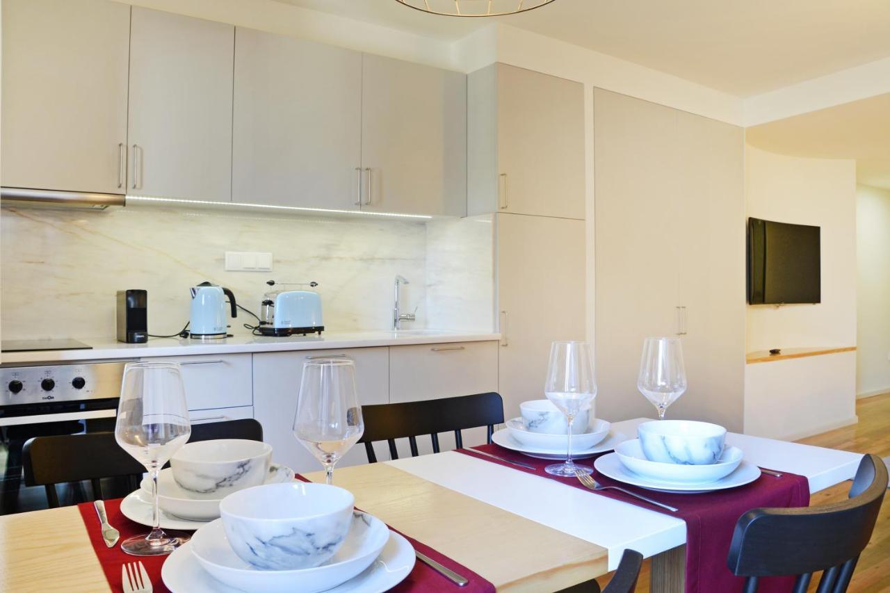 Liiiving In - Historic Clerigos Apartment Porto