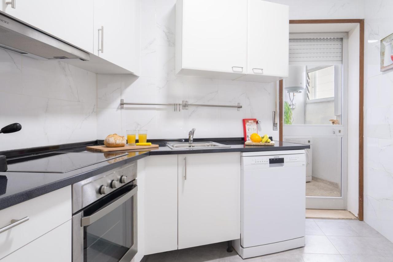 Apartment Renovated 3br Near Hotspots With Great Value