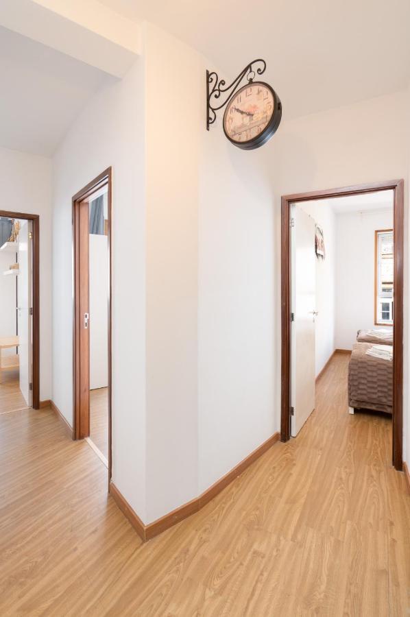 Apartment Renovated 3br Near Hotspots With Great Value