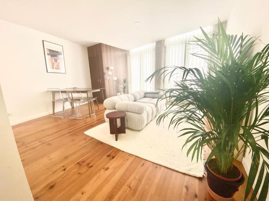 Padre Antonio Vieira Flat E - 2 Bedroom Near Campanha Train Station *